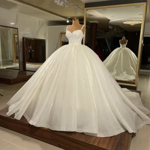 Customized Exquisite Modest A Line Women's Wedding Dresses Fashionable Appliques Bride Gowns Spaghetti Straps Princess